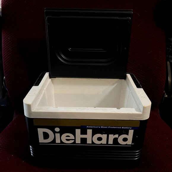 Vintage IGLOO DIE HARD Car Battery Ice Chest 6 Pack Cooler Lunch Box - Picture 8 of 15